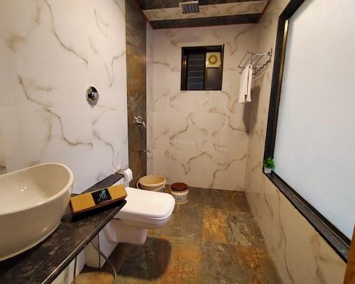 Bathroom, Divine Resort - Mahabaleshwar